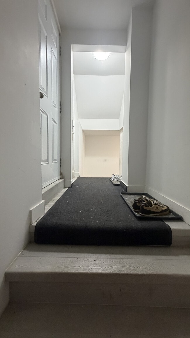 Building Photo - Spacious 4 Bedrooms apartment for rent - all inclusive and fully furnished