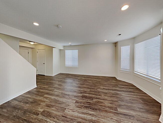 Foto del edificio - 2183 E Lennox Lane