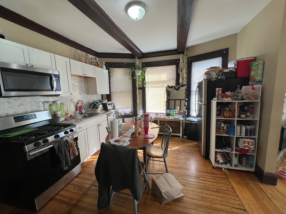 Primary Photo - 421 Hamilton St