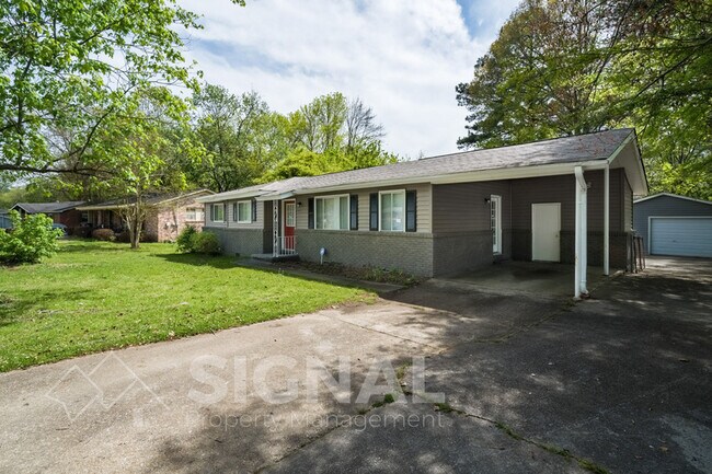 Foto del edificio - 205 Navajo Trail Rd