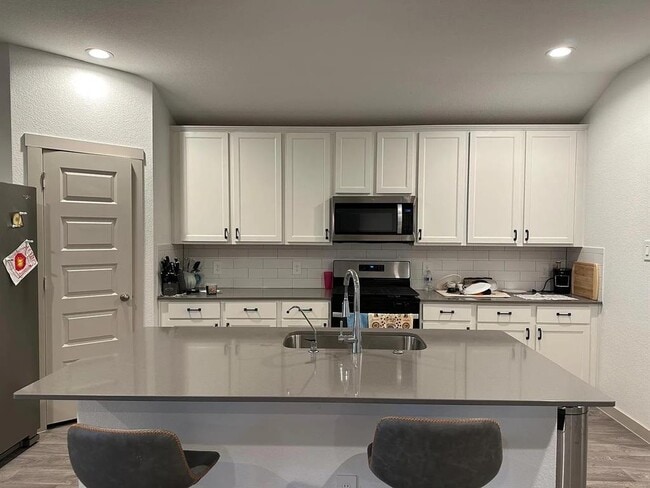 Building Photo - 7015 Sunbreeze Ln
