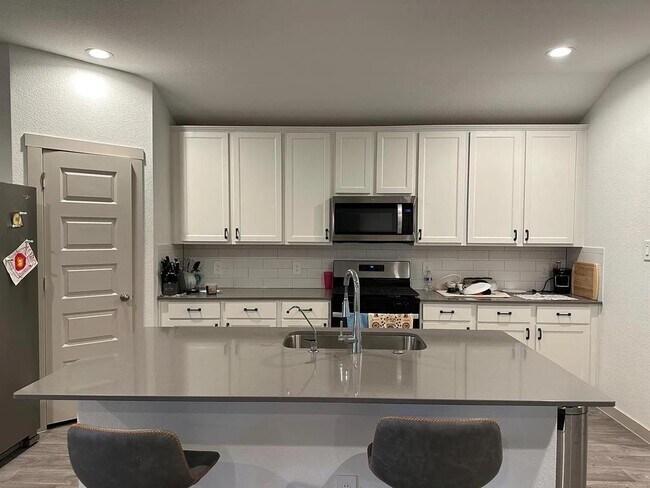 Foto del edificio - 7015 Sunbreeze Ln