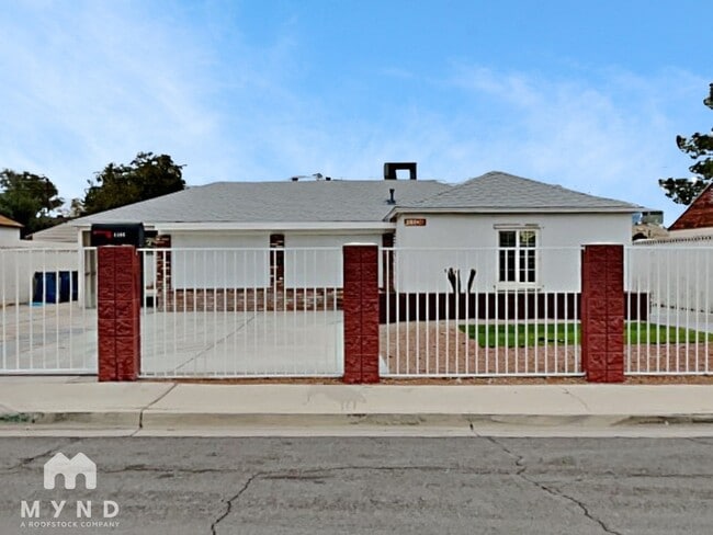 Building Photo - 4406 Hayes Pl