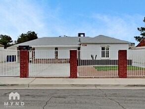 Building Photo - 4406 Hayes Pl