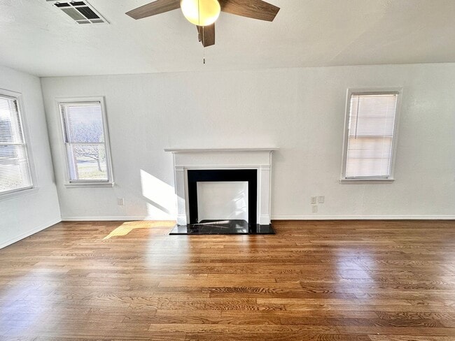 Building Photo - For Rent – Charming NW OKC Home with Solar Panels & Huge Backyard - Move in Deposit-Free (If Qual...