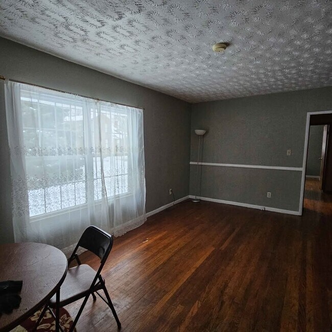 Foto del edificio - 5881 Elm St