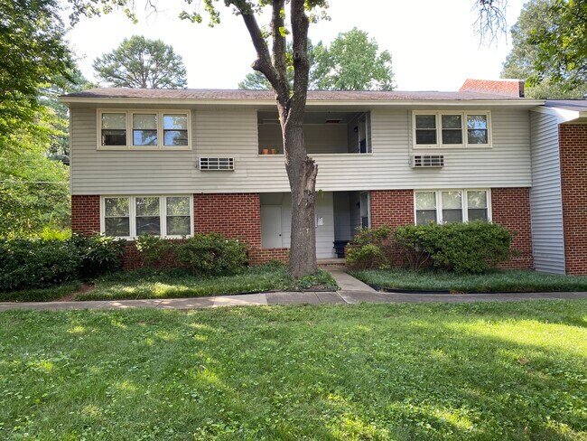 Building Photo - 813 Daniels St