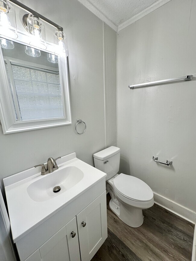 Foto del edificio - 724 Illinois Rd