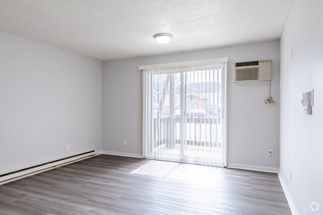 1BR, 1BA - Living/Dining - Onyx On Victoria