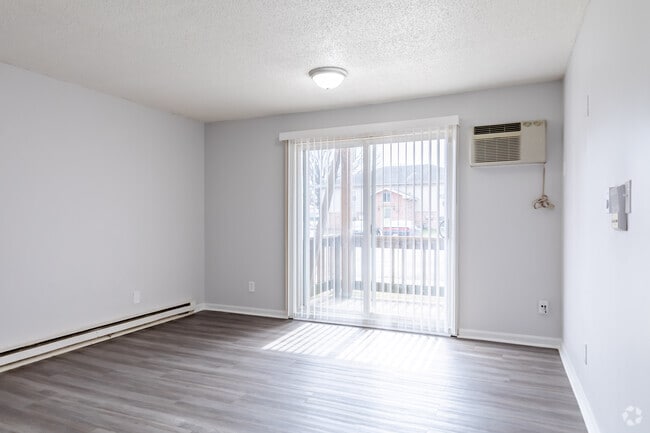1BR, 1BA - Living/Dining - The Onyx on Victoria
