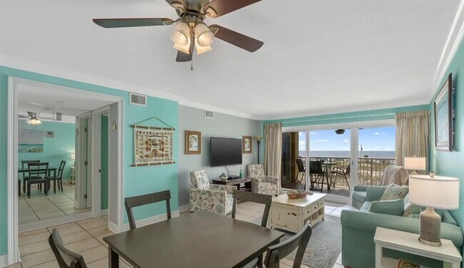 Foto del edificio - This charming, spacious ground-level unit 2bedr 2bath