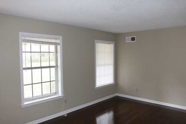 Foto del edificio - 3017 Domar St