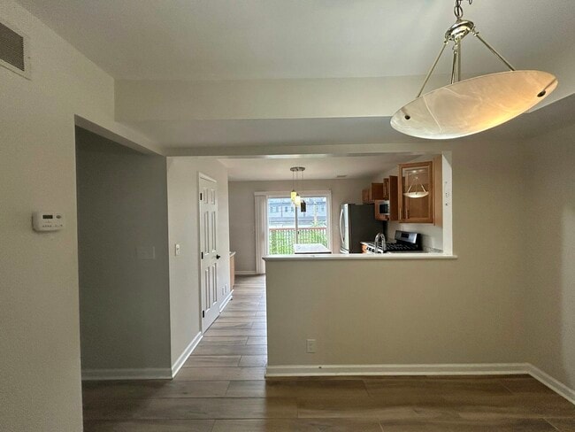 Building Photo - 1242 Labrosse St