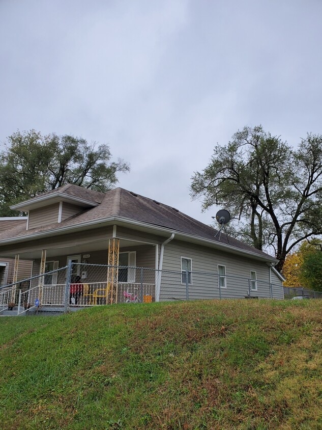 Foto principal - 2862 N Olney St