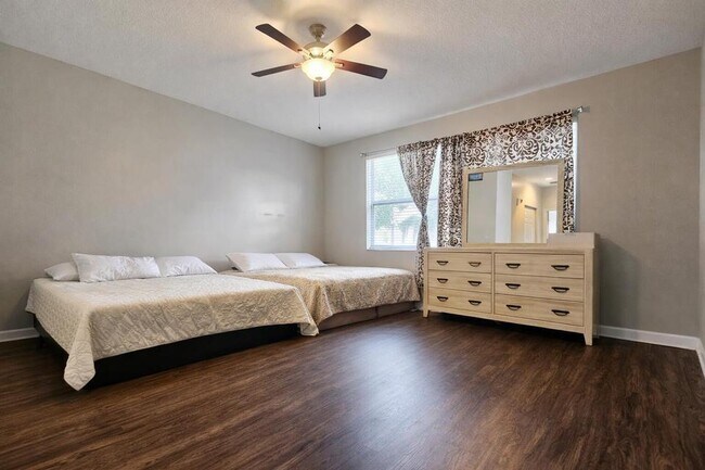 Foto del edificio - 2481 SE Berkshire Blvd