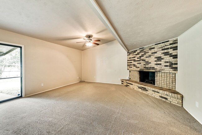 Building Photo - 422 E Grenoble Dr
