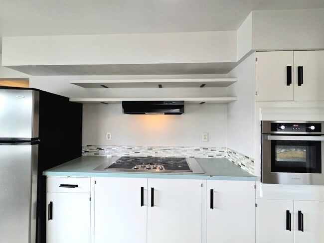 Building Photo - 4 Bed, 2 Bath -- Newly Renovated -- Home on Wenatchee Golf & Country Club's 16th Fairway**