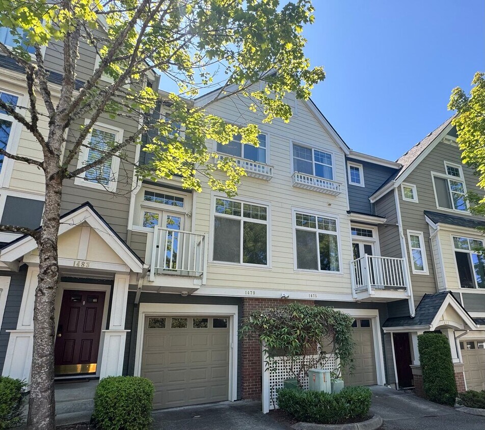 Foto principal - Spacious is Aqua Highlands one bedroom plu...