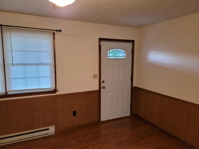 Foto del edificio - 14 Irvin Dr