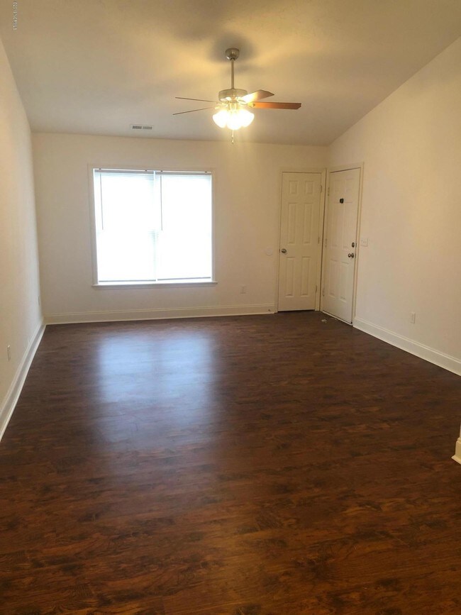 Foto del edificio - 102 John Ct