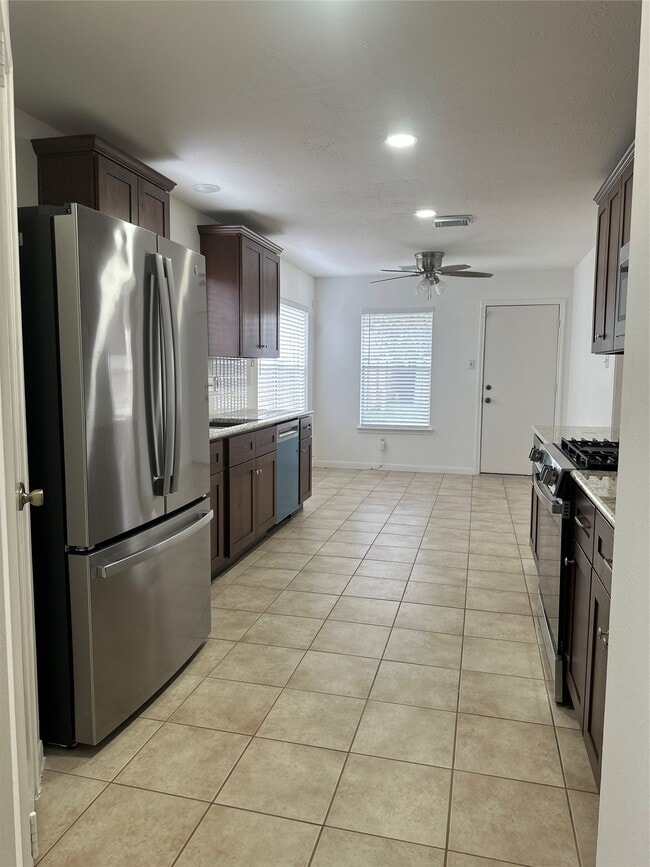 Foto del edificio - 16506 Canario Dr