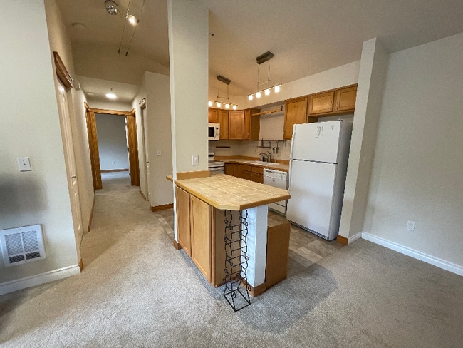 Building Photo - 15806 18th Ave W