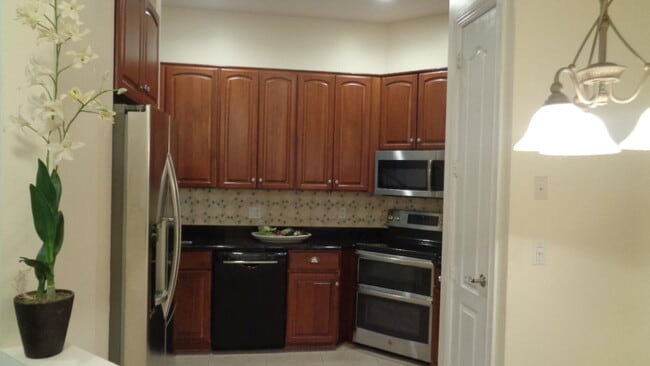 Foto del edificio - 1825 Bridgepointe Cir