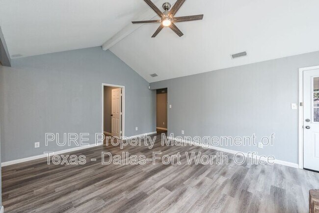 Foto del edificio - 3720 Garden Springs Dr