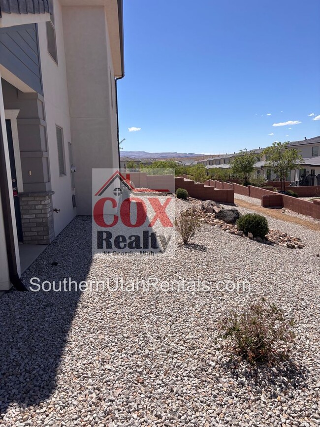Foto del edificio - 4 bed / 2.5 bath / 2 car Desert Canyons house