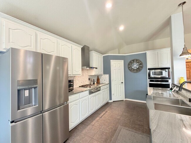 Foto del edificio - 15760 Scenic Rd