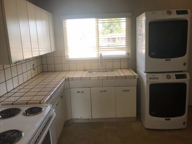 Building Photo - 1273-1279 Parkington