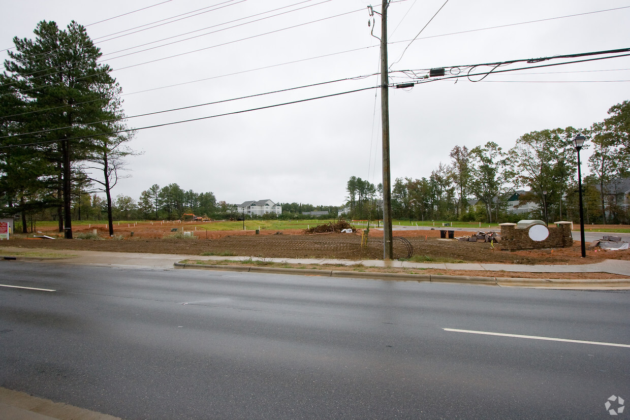 Primary Photo - 3524 Tryon Rd