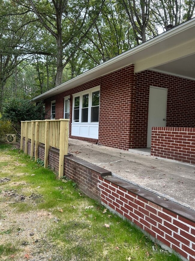 Foto del edificio - Charming 3 Bedroom Brick Ranch in Park Forest