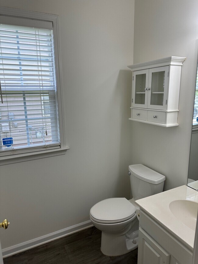 Foto del edificio - 7811 Noland Woods Dr