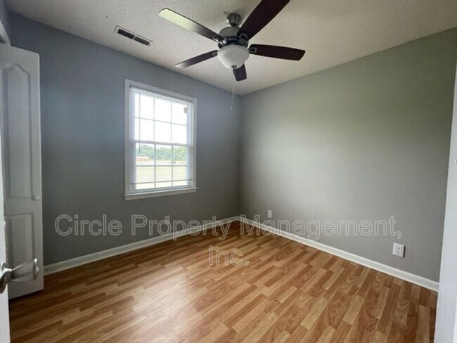 Foto del edificio - 111 Claybill Dr