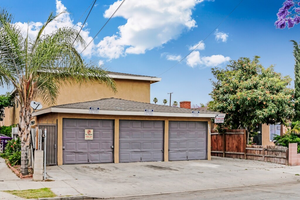 Primary Photo - 2825 E Cade St