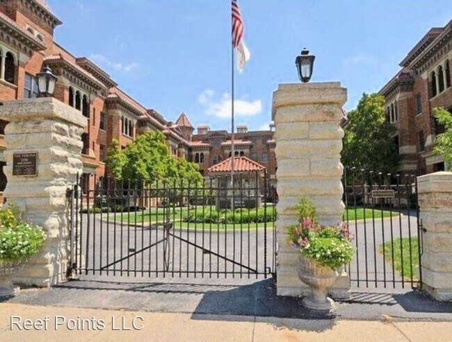 Foto del edificio - 1 br, 1.5 bath House - 2356 Park Ave unit 110