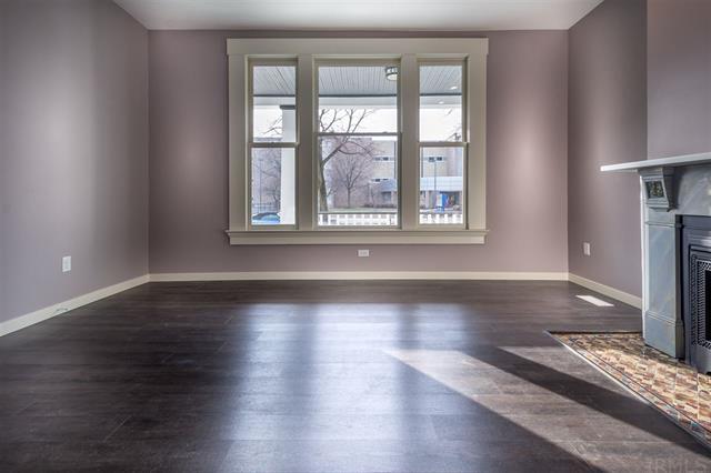 Living Room - 1016 W Washington Blvd