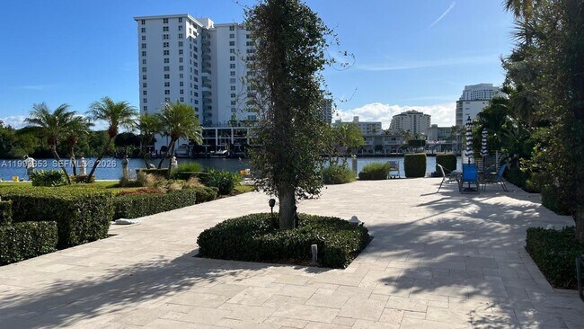 Foto del edificio - 888 Intracoastal Dr