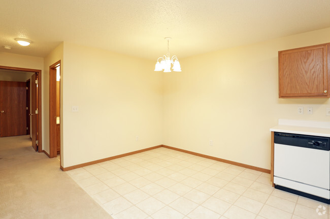 Dining Room - Pheasant Run Apartments