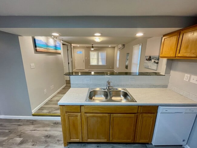 Building Photo - 535 Winder St