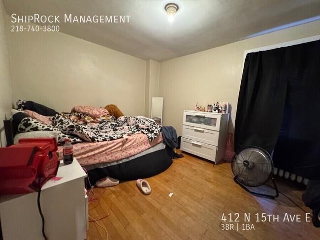 Foto del edificio - 412 N 15th Ave E