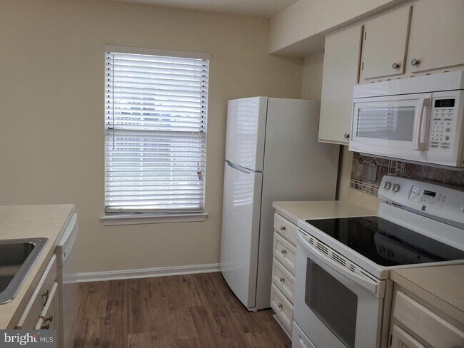 Building Photo - 406 Trefoil Pl