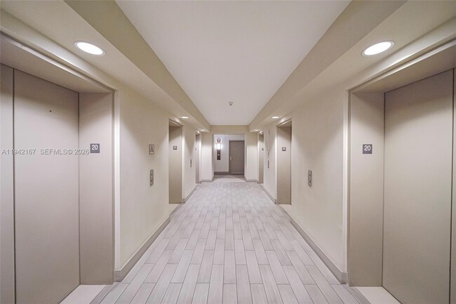 Building Photo - 1750 N Bayshore Dr