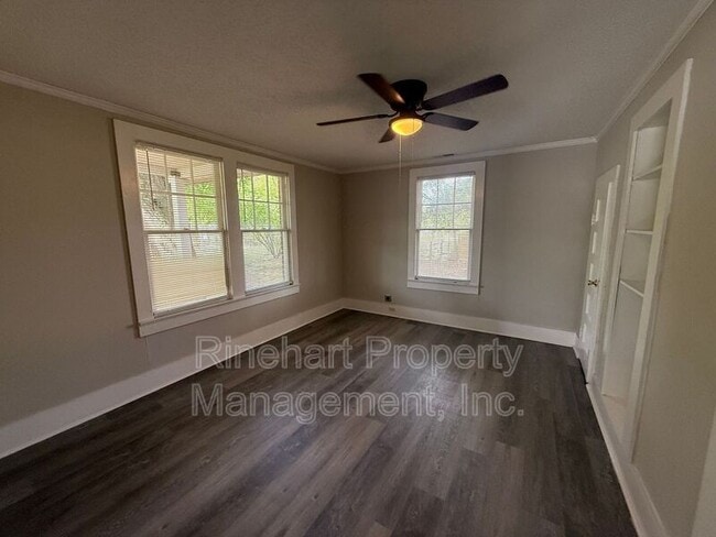 Building Photo - 216 Meade St