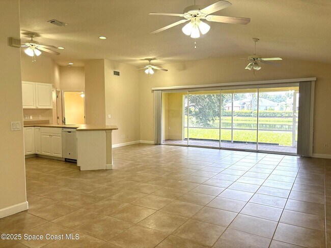 Foto del edificio - 791 Sunset Lakes Dr