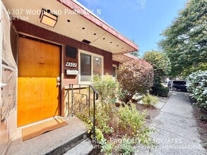Building Photo - 4307 Woodland Park Ave N