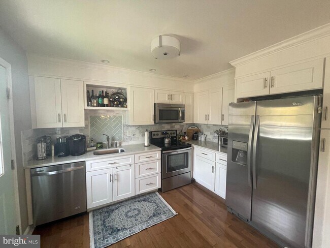 Building Photo - 2 Chesthill Ct