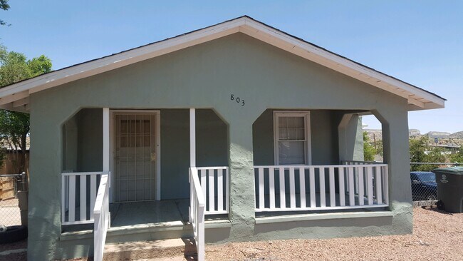Foto del edificio - 803 E Hill Ave
