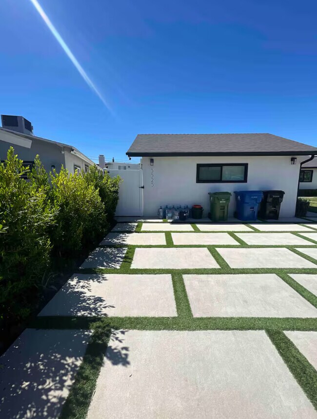 Foto del edificio - 5525 Hermitage Ave